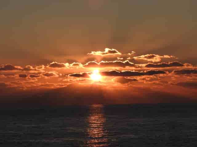ワンピース1037話確定情報イメージ・夜明けの太陽の写真